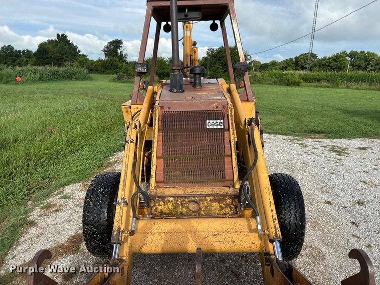 image for item EO4394 Case 480E backhoe