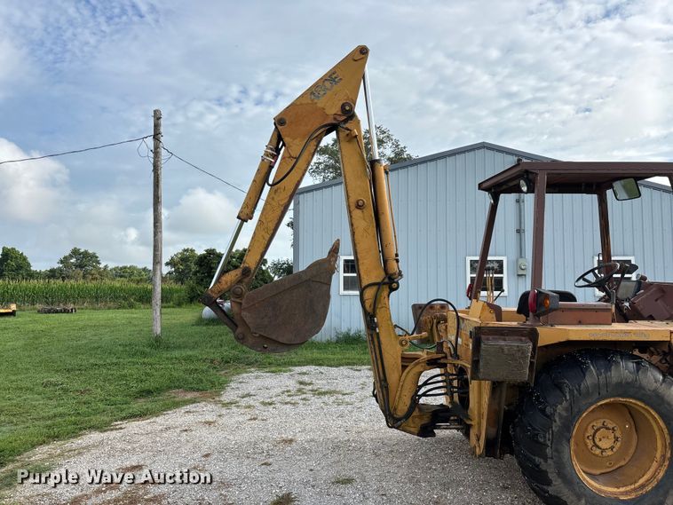 image for item EO4394 Case 480E backhoe