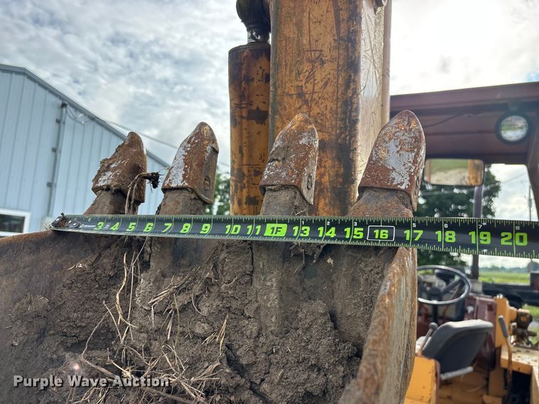 image for item EO4394 Case 480E backhoe