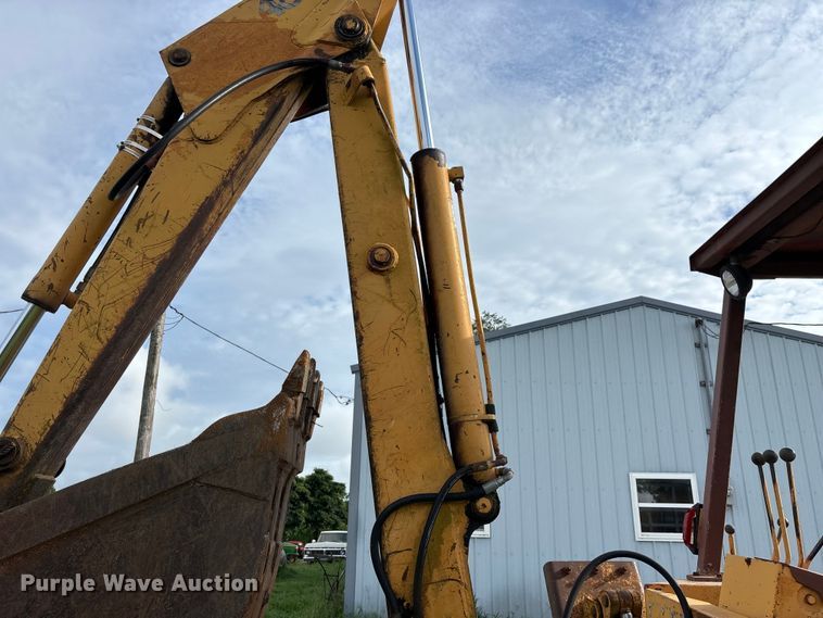 image for item EO4394 Case 480E backhoe