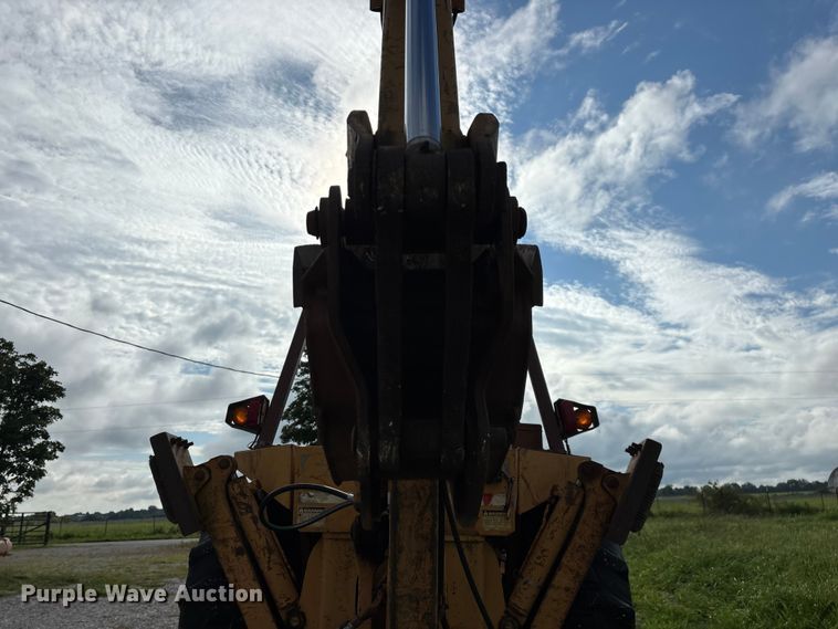 image for item EO4394 Case 480E backhoe