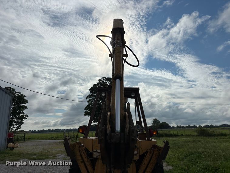 image for item EO4394 Case 480E backhoe