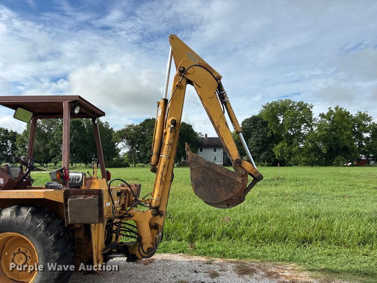 image for item EO4394 Case 480E backhoe