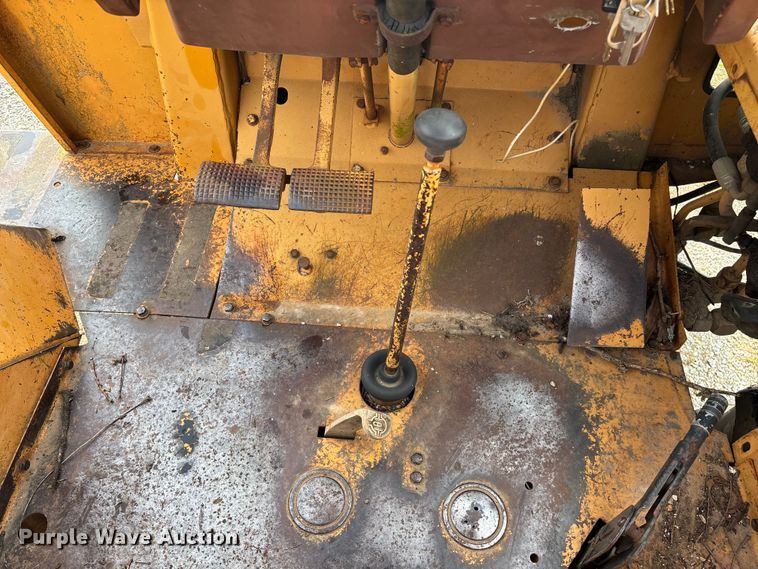 image for item EO4394 Case 480E backhoe