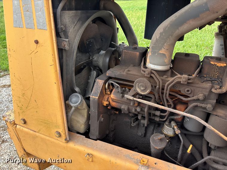 image for item EO4394 Case 480E backhoe