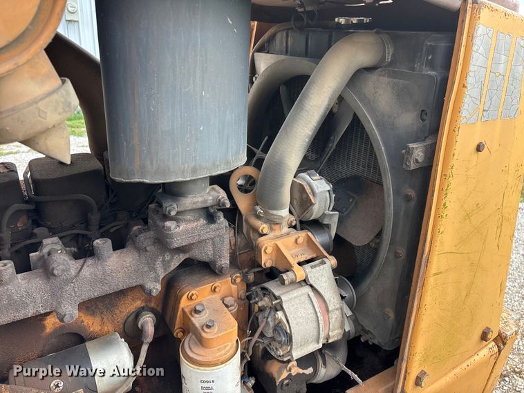image for item EO4394 Case 480E backhoe