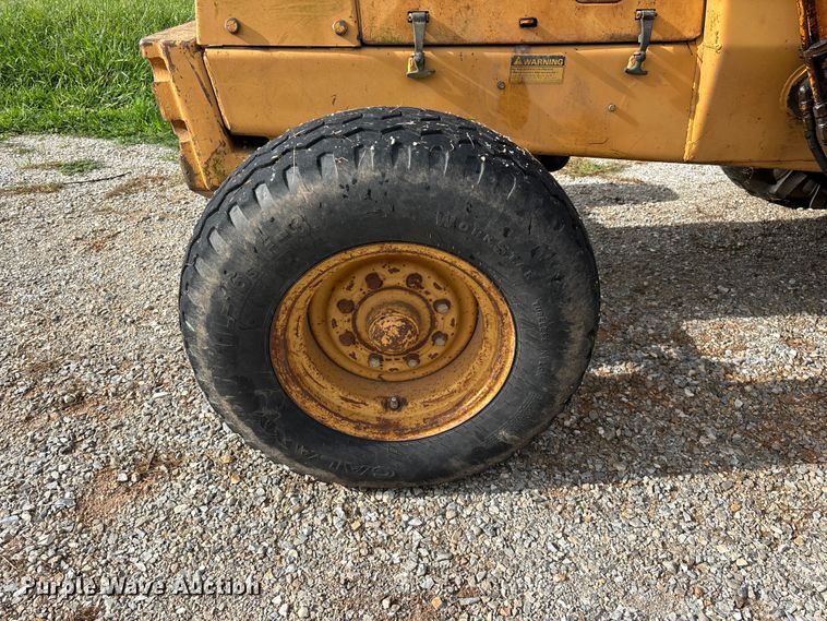 image for item EO4394 Case 480E backhoe