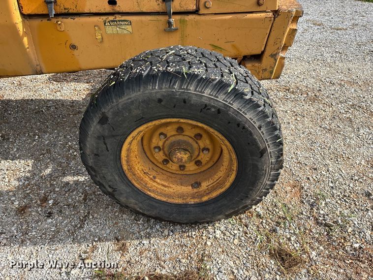 image for item EO4394 Case 480E backhoe