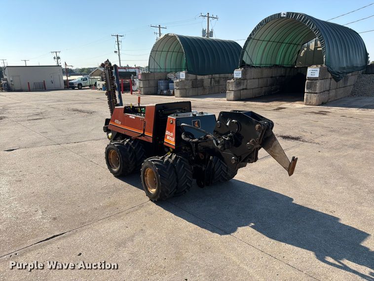 image for item EO8541 2003 Ditch Witch 410SXD vibratory cable plow
