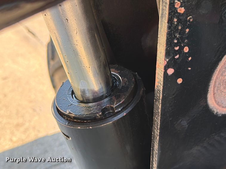 image for item EO8541 2003 Ditch Witch 410SXD vibratory cable plow