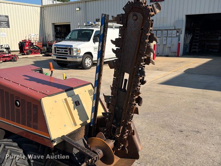 image for item EO8541 2003 Ditch Witch 410SXD vibratory cable plow