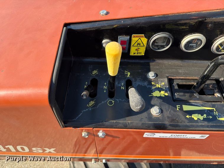 image for item EO8541 2003 Ditch Witch 410SXD vibratory cable plow