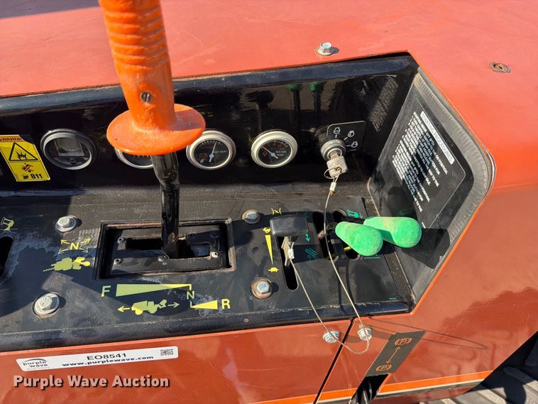 image for item EO8541 2003 Ditch Witch 410SXD vibratory cable plow