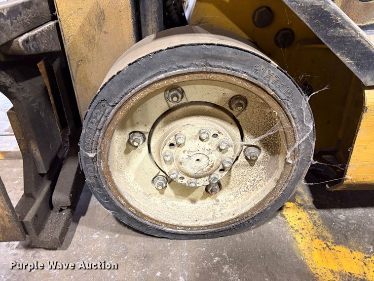 image for item EP3003 Yale GLC050RGNUAF084 forklift