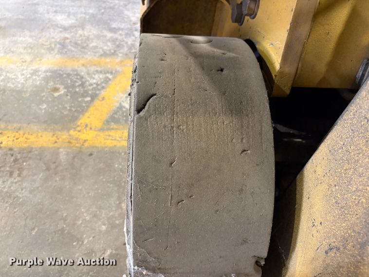 image for item EP3003 Yale GLC050RGNUAF084 forklift