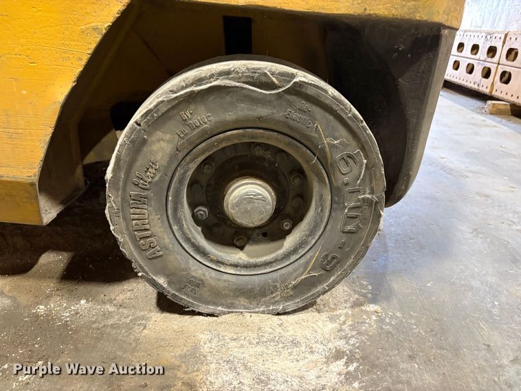 image for item EP3005 Caterpillar 50 forklift