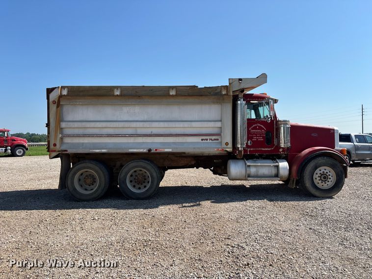 image for item ER3110 2005 Peterbilt 378 dump truck
