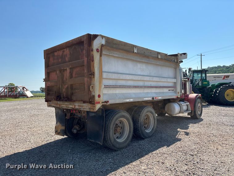 image for item ER3110 2005 Peterbilt 378 dump truck