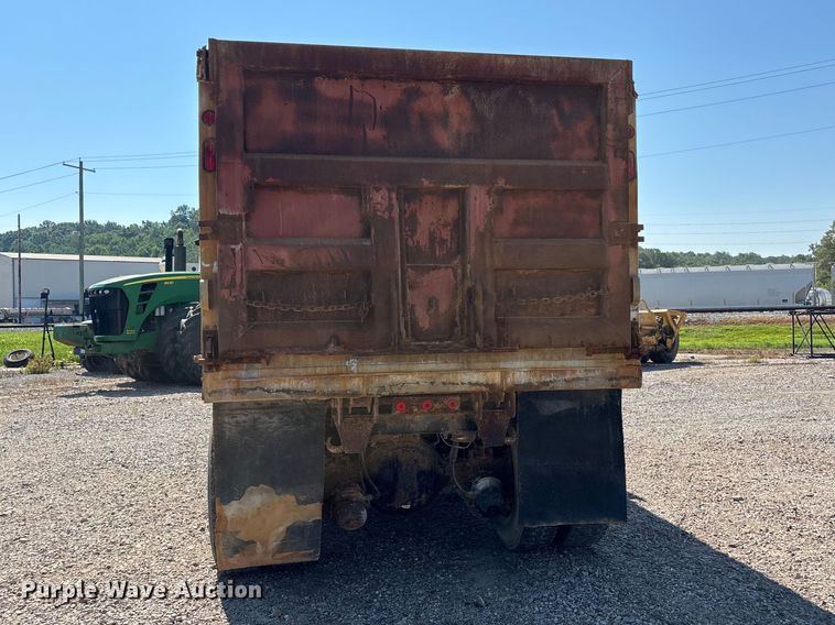 image for item ER3110 2005 Peterbilt 378 dump truck