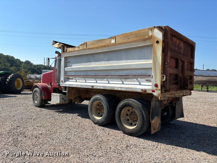 image for item ER3110 2005 Peterbilt 378 dump truck