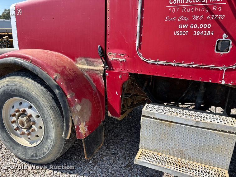 image for item ER3110 2005 Peterbilt 378 dump truck