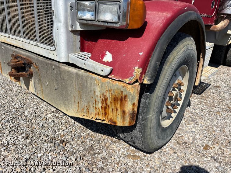 image for item ER3110 2005 Peterbilt 378 dump truck