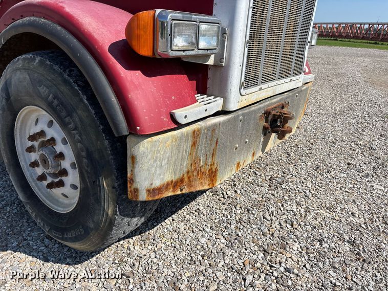 image for item ER3110 2005 Peterbilt 378 dump truck