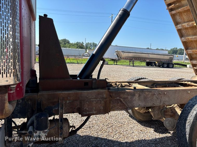image for item ER3110 2005 Peterbilt 378 dump truck