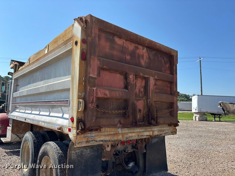 image for item ER3110 2005 Peterbilt 378 dump truck