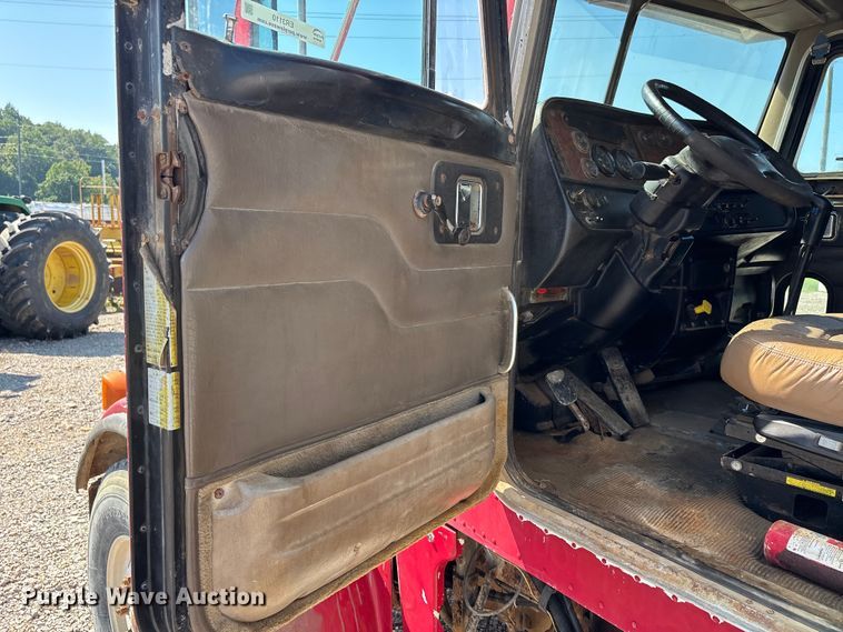 image for item ER3110 2005 Peterbilt 378 dump truck
