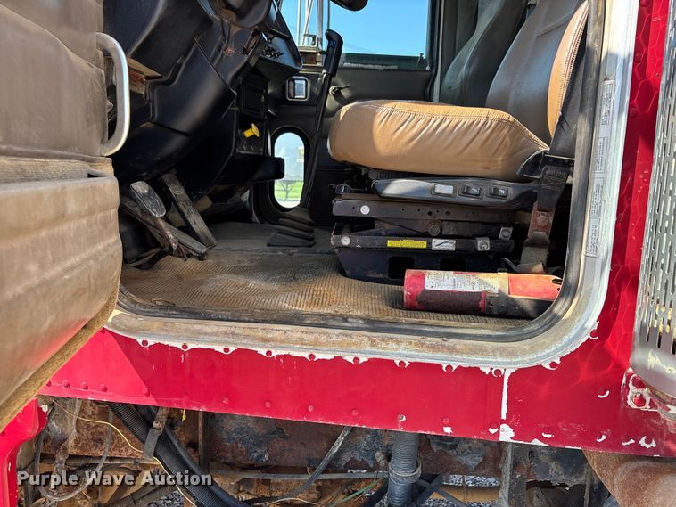 image for item ER3110 2005 Peterbilt 378 dump truck