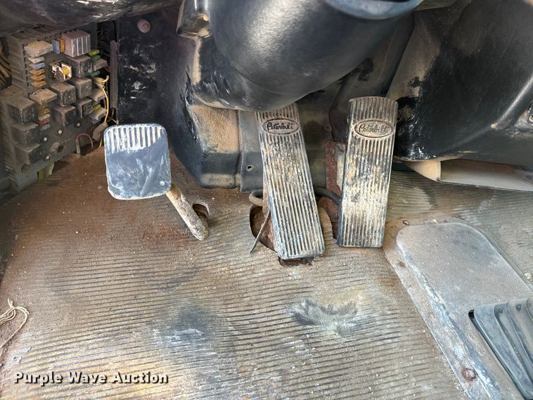 image for item ER3110 2005 Peterbilt 378 dump truck