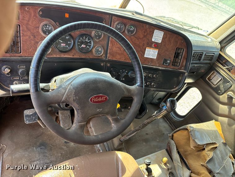 image for item ER3110 2005 Peterbilt 378 dump truck