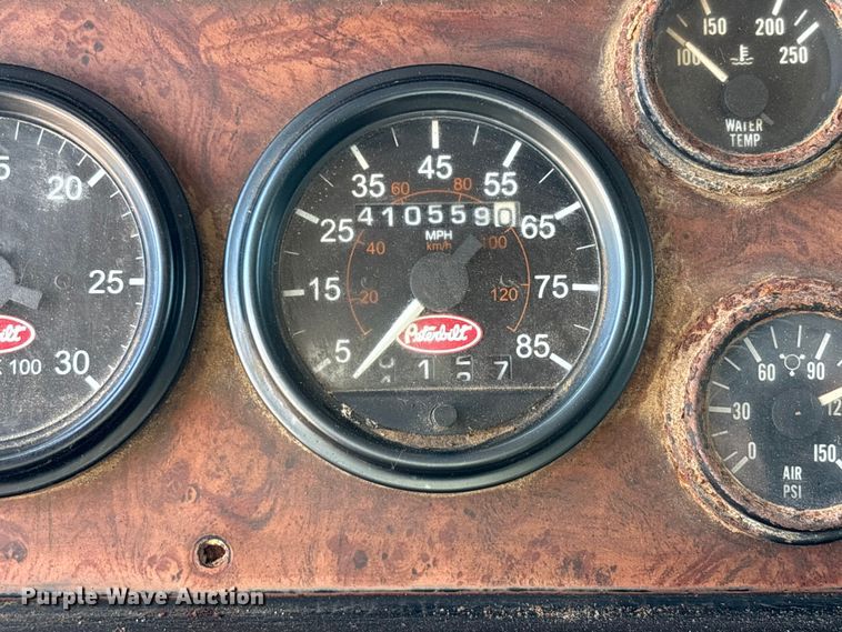 image for item ER3110 2005 Peterbilt 378 dump truck