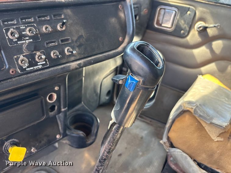 image for item ER3110 2005 Peterbilt 378 dump truck