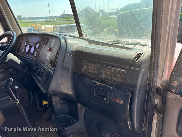 image for item ER3110 2005 Peterbilt 378 dump truck