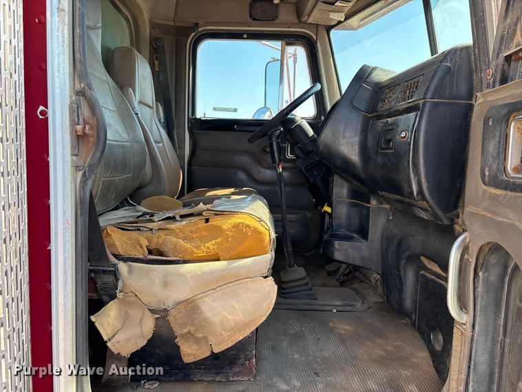 image for item ER3110 2005 Peterbilt 378 dump truck