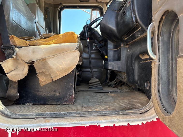 image for item ER3110 2005 Peterbilt 378 dump truck