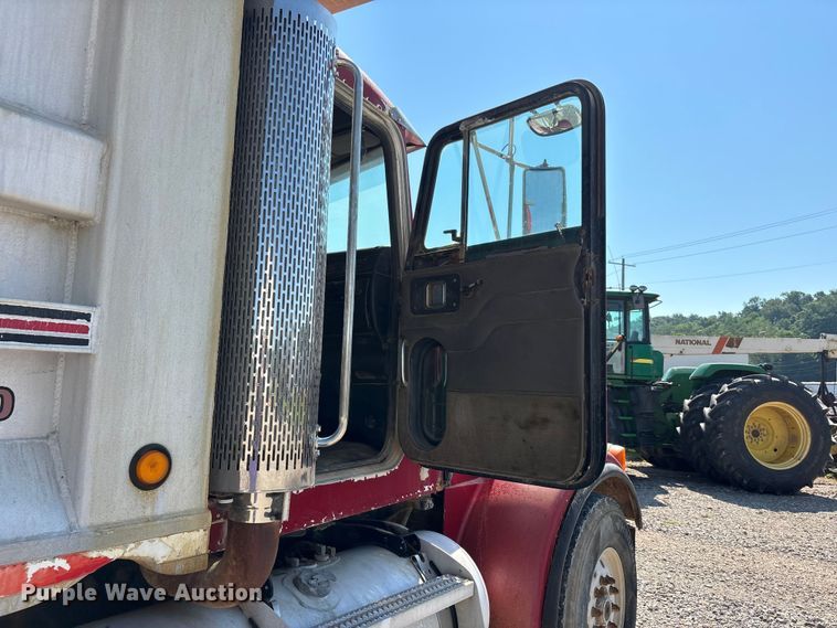image for item ER3110 2005 Peterbilt 378 dump truck