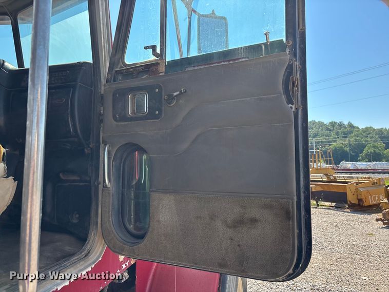 image for item ER3110 2005 Peterbilt 378 dump truck