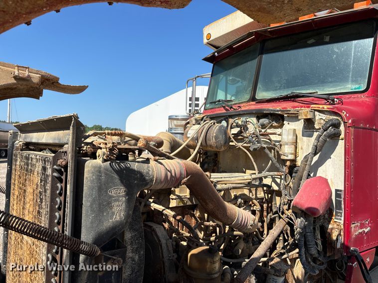 image for item ER3110 2005 Peterbilt 378 dump truck