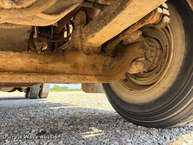 image for item ER3110 2005 Peterbilt 378 dump truck