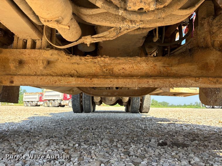 image for item ER3110 2005 Peterbilt 378 dump truck