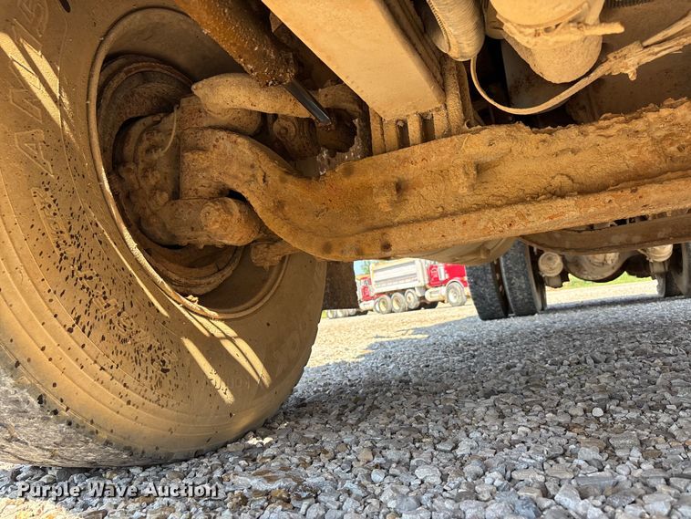 image for item ER3110 2005 Peterbilt 378 dump truck