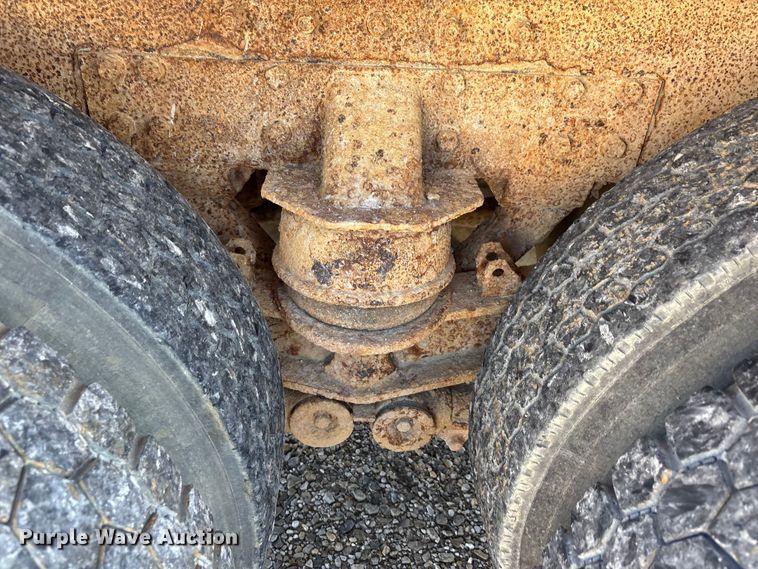 image for item ER3110 2005 Peterbilt 378 dump truck