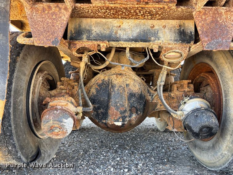 image for item ER3110 2005 Peterbilt 378 dump truck