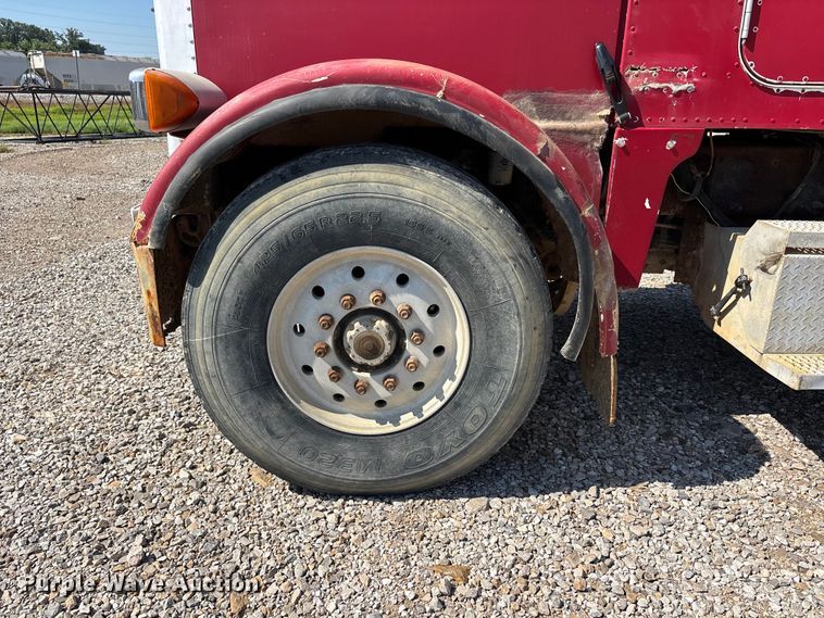 image for item ER3110 2005 Peterbilt 378 dump truck