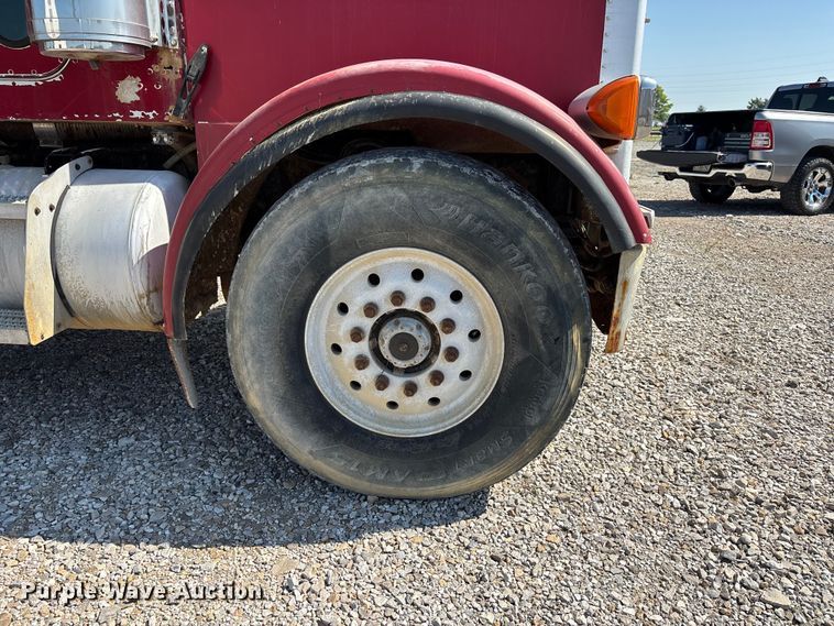 image for item ER3110 2005 Peterbilt 378 dump truck