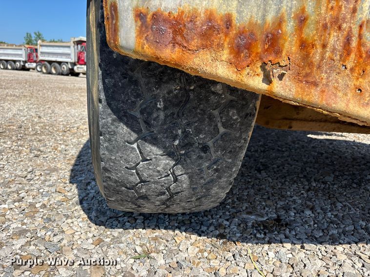 image for item ER3110 2005 Peterbilt 378 dump truck