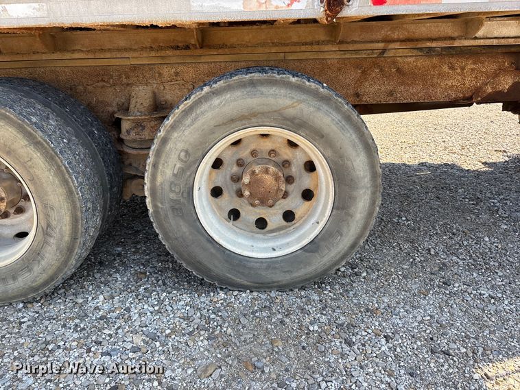 image for item ER3110 2005 Peterbilt 378 dump truck